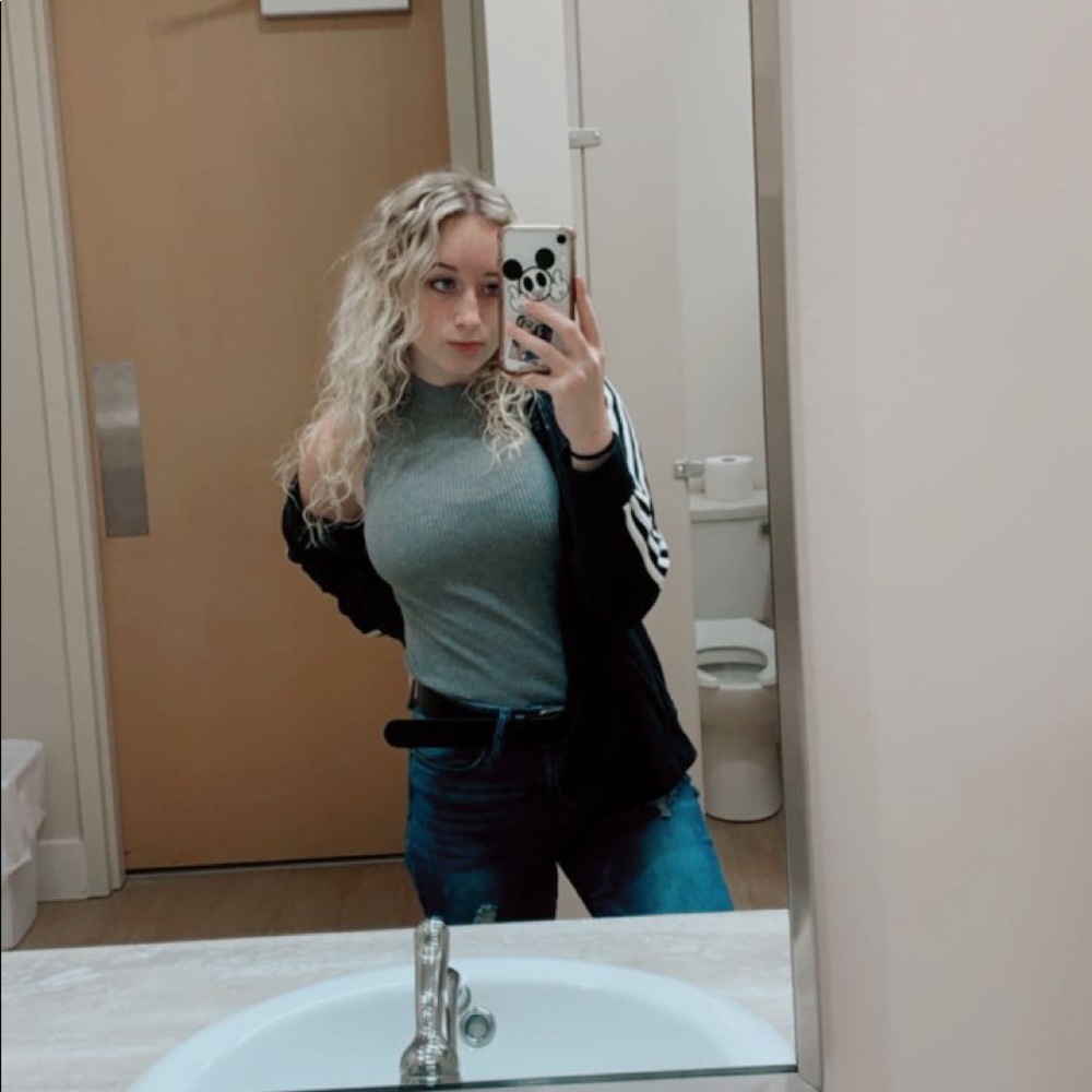 Meet your Posher, Alexxis